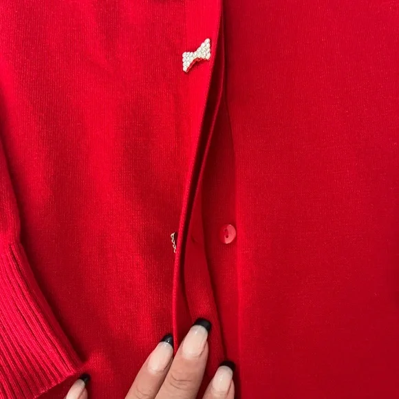 Cable & Gauge Red Bow-Button Cardigan - Picture 5 of 9